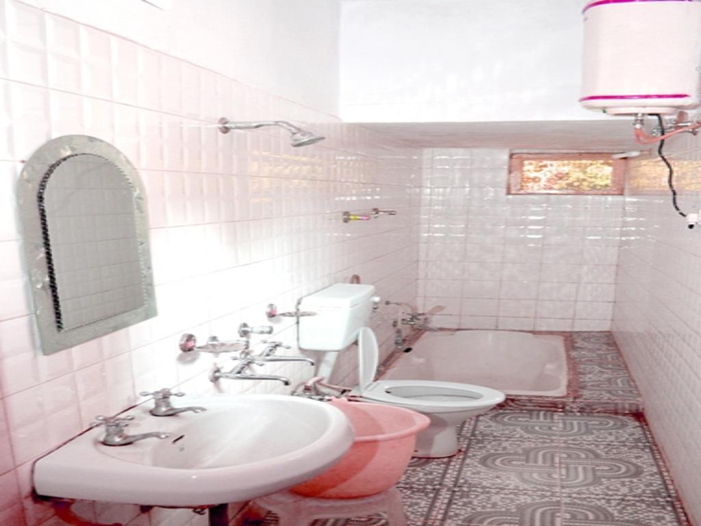 Kasauli Hotel Puri Quarto foto