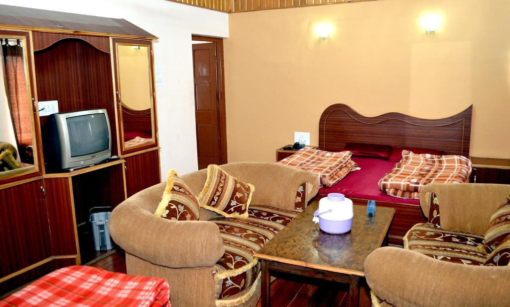Kasauli Hotel Puri Quarto foto